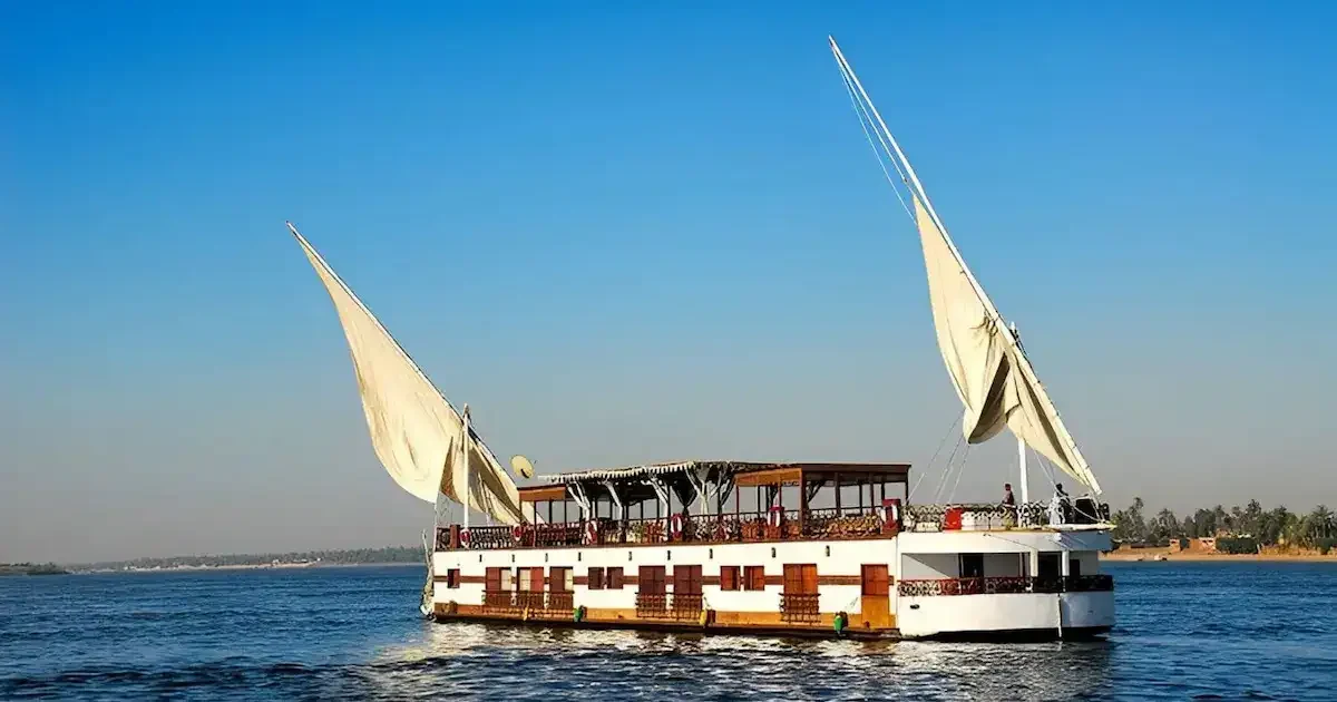 Three Pyramids: crucero dahabiya por el Nilo