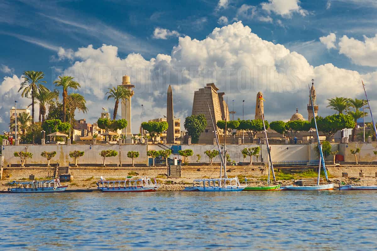 Visita nocturna por la ciudad de Luxor